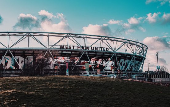 Od průmyslového dědictví k módní ikoně Retro dresy West Hamu ovládají ulice